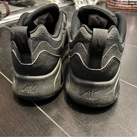 Nike AIRMAX Special Edition Black on Black Size 8 - Picture 4 of 5